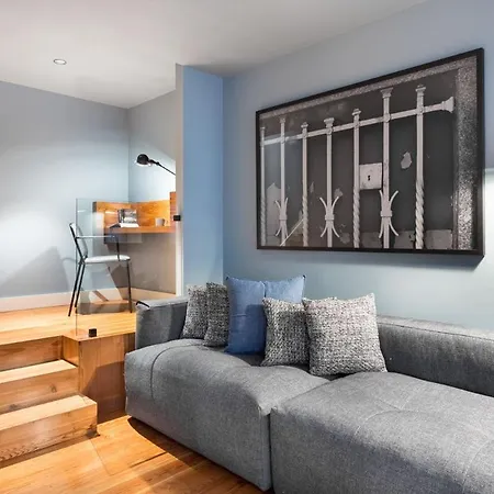 Heritage Balcony Apartment *